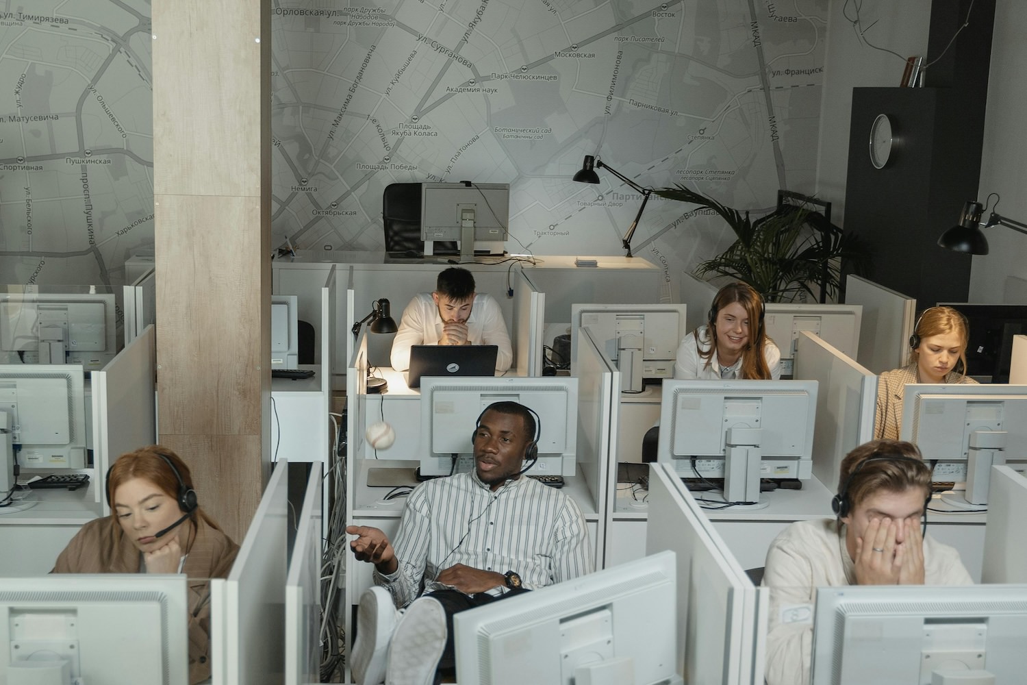 employee looking bored in a cubicle